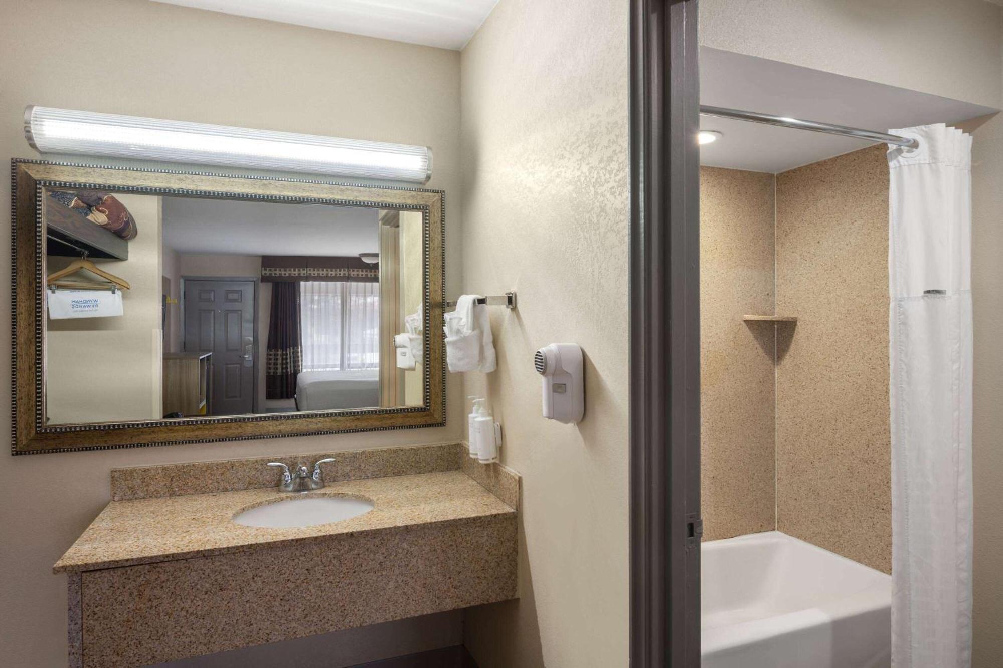 Days Inn By Wyndham Klamath Falls Zewnętrze zdjęcie